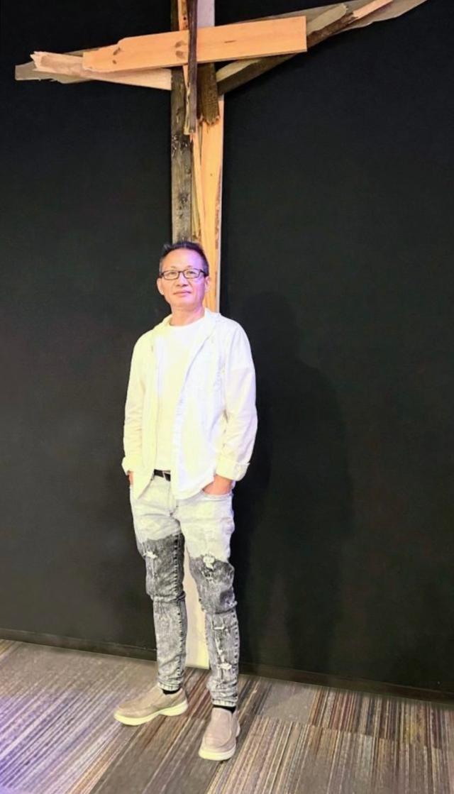 Yi Yang Standing In front of the cross